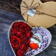 Red romance - Heart box with flowers