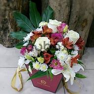 Sweet and bright story - Box with flowers
