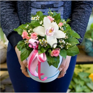 Elegant and cute - Box with flowers