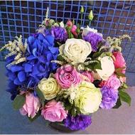 Bright elegance - Box with flowers