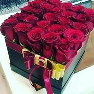 The excitement of love - Box with flowers