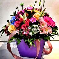 Bright selection - Box with flowers