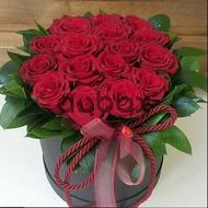 Roses and story - Box with flowers