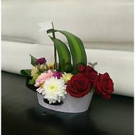 The way of love - Box with flowers
