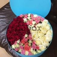 In the feelings of love - Box with flowers