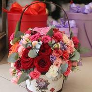 Mixed and beautiful feelings - Box with flowers