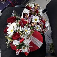 Любовь и С любовью - Коробка с цветами...