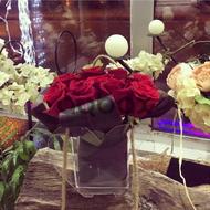 Feelings of special love - Box with flowers